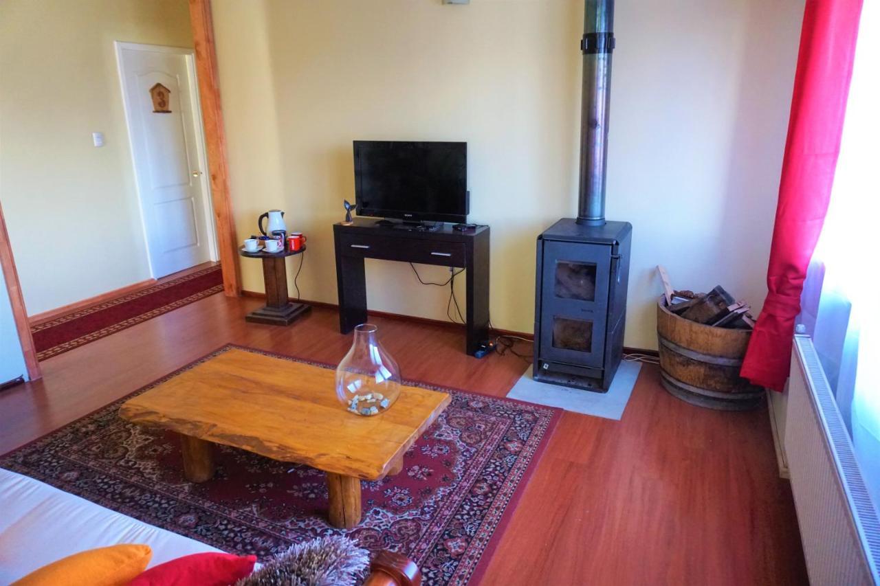 Hostal Casa Arrayán Coyhaique Esterno foto